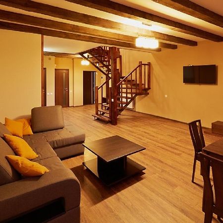 Apartment On Lychakivska リヴィウ エクステリア 写真