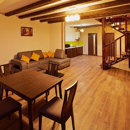 Apartment On Lychakivska リヴィウ エクステリア 写真