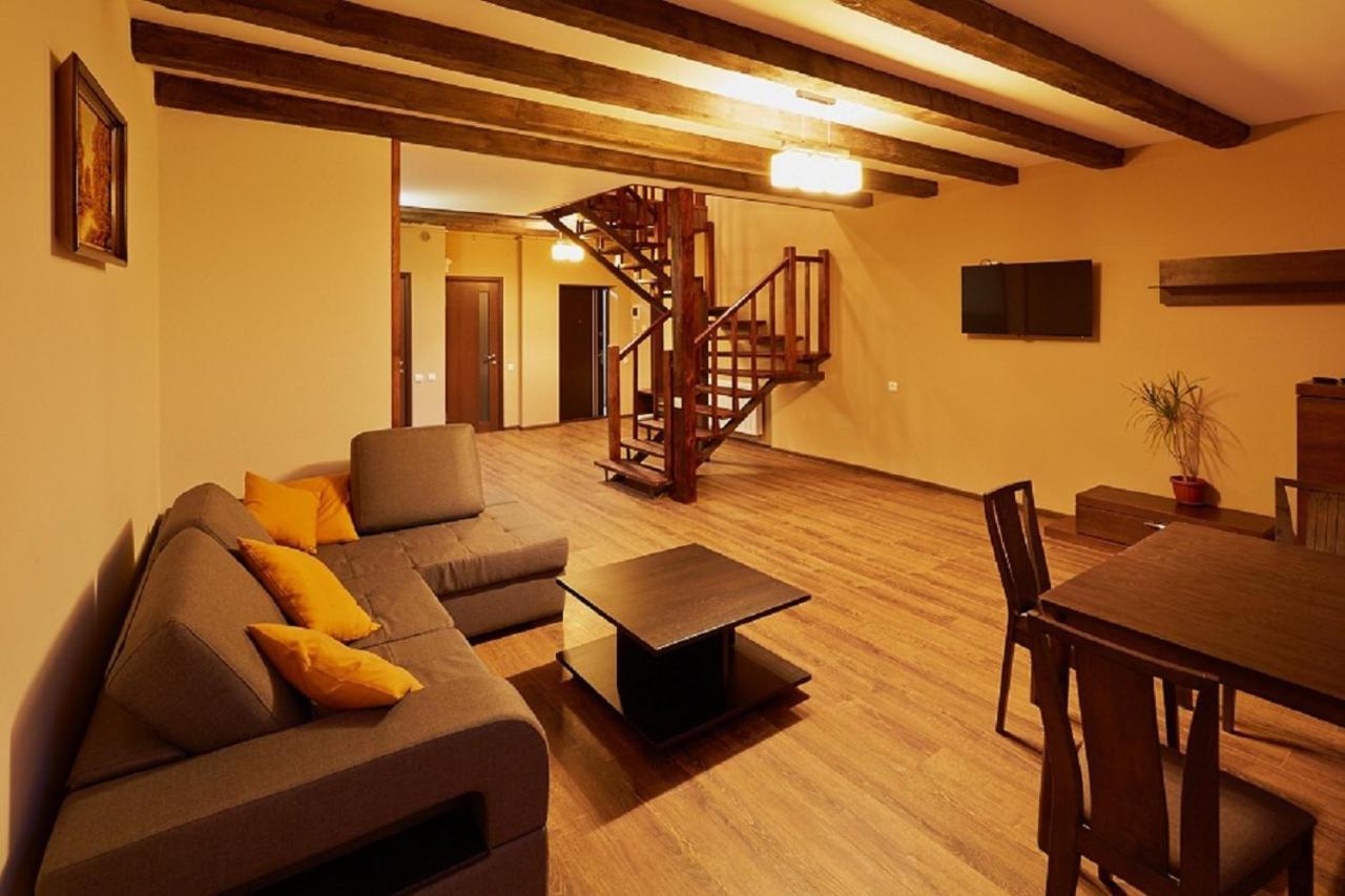 Apartment On Lychakivska リヴィウ エクステリア 写真