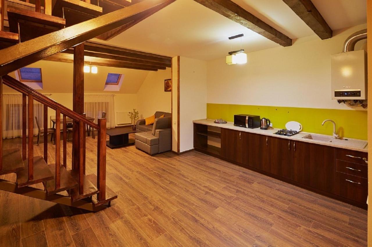 Apartment On Lychakivska リヴィウ エクステリア 写真