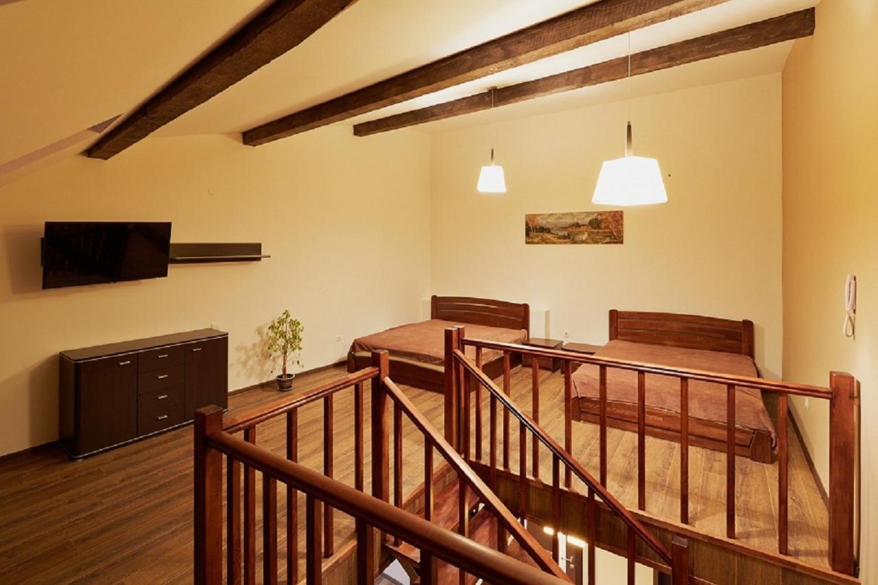 Apartment On Lychakivska リヴィウ エクステリア 写真
